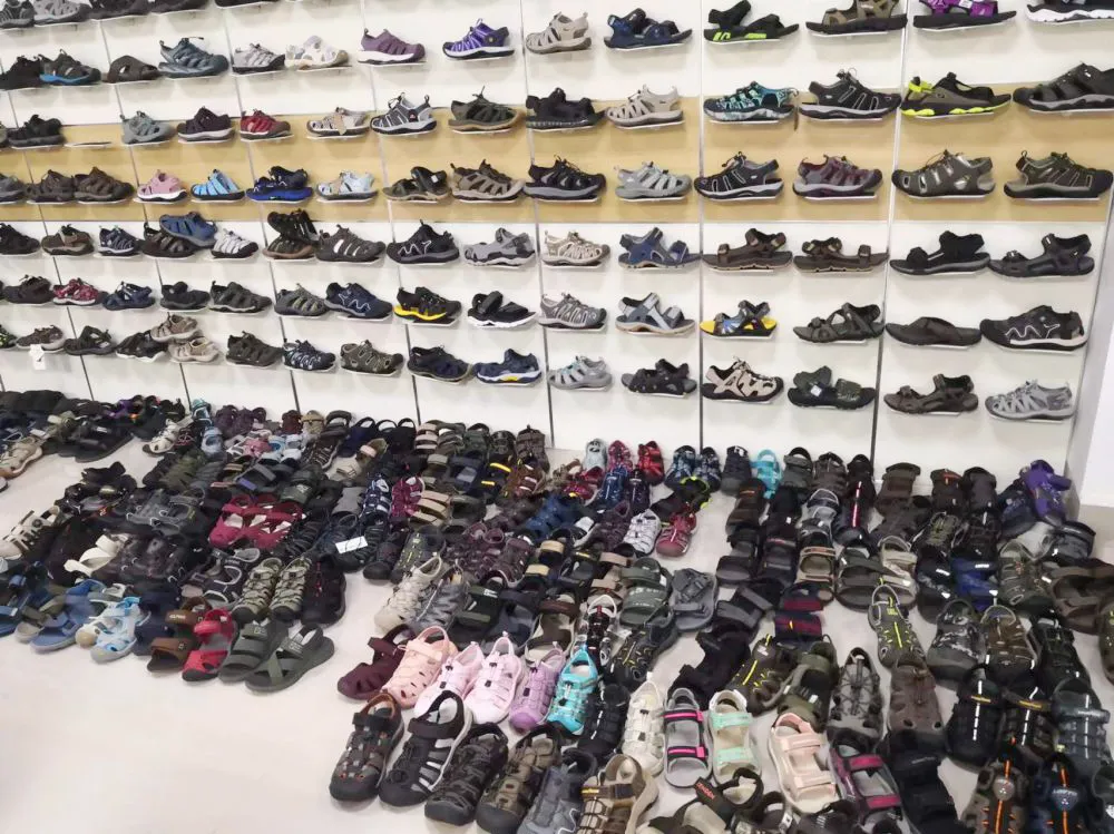Boys and Girls Summer New Outdoor Headband Anti Collision Sandal Breathable Non Slip Hiking and Mountaineering Shoes