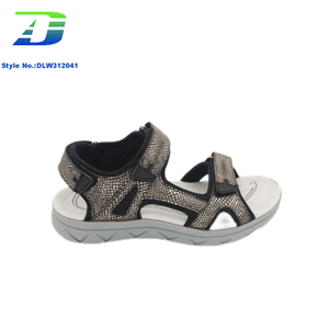 2024 New Simple Women's Flat Sandal Outdoor Anti Slip and Wear Resistant Beach Shoes