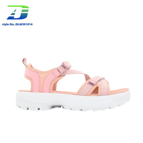 Versatile Outdoor Sandal for Ladies Perfect for Beach or Everyday Wear
