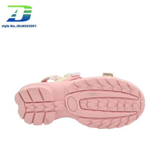 Fashionable Women's Open-Toe Sandal for Relaxing Beach Days