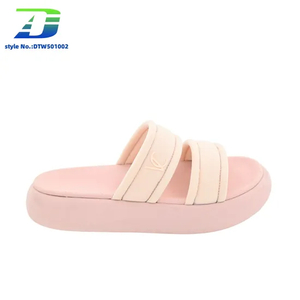 Chic Women's Summer Slippers with Cushioned Footbed for Relaxation