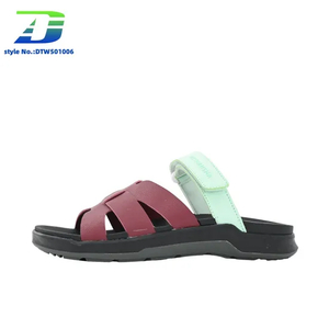 Stylish Women's Fluffy Slippers for Relaxed Home Fashion